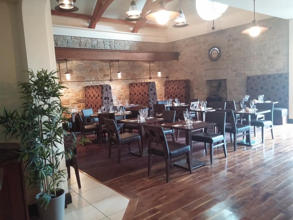 Meath Arms Country Inn 奥赫里姆 外观 照片