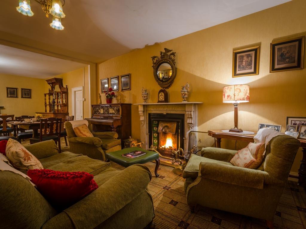 Meath Arms Country Inn 奥赫里姆 外观 照片
