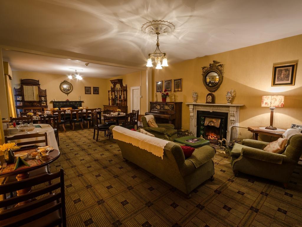 Meath Arms Country Inn 奥赫里姆 外观 照片